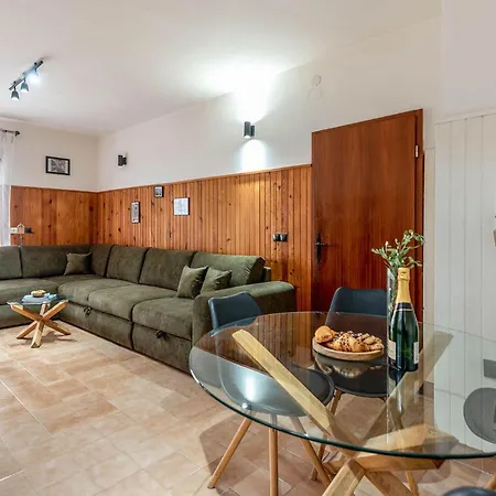 Будинок відпочинку Awesome In Marusici (Split-Dalmatia)